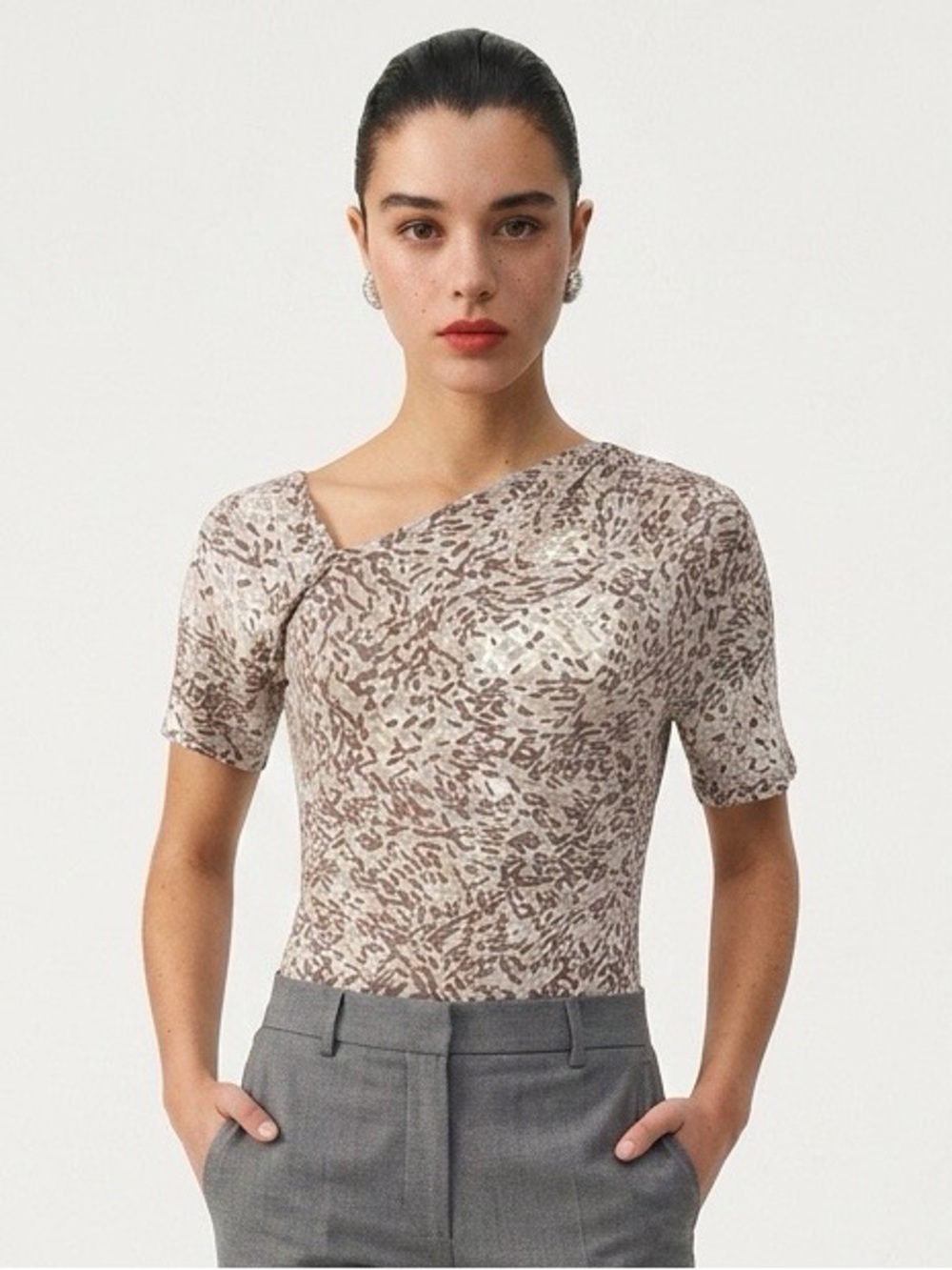 St. John Beige Taupe Abstract Asymmetrical Neck Short Sleeve Top (r15)